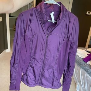 Lululemon Zip-up Rain Jacket with Adjustable Hood. Size: 8